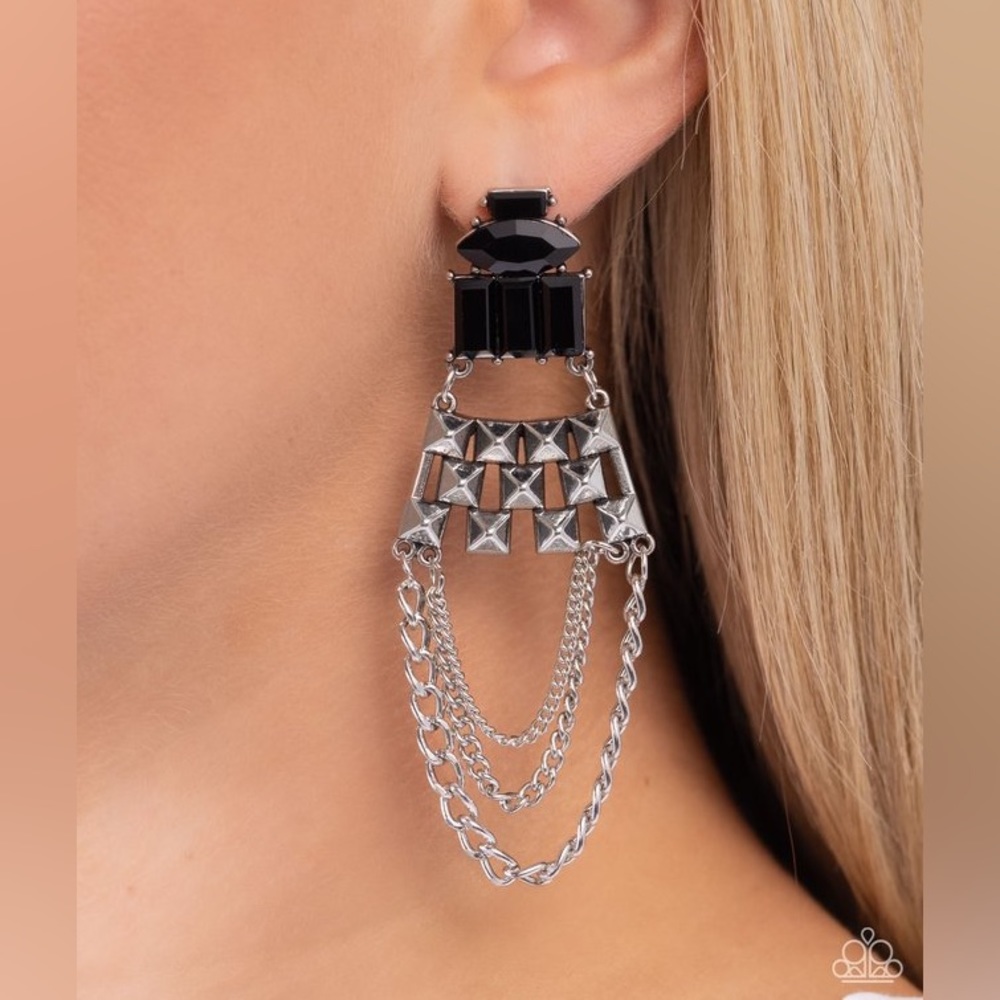 Chandelier Earring - Black